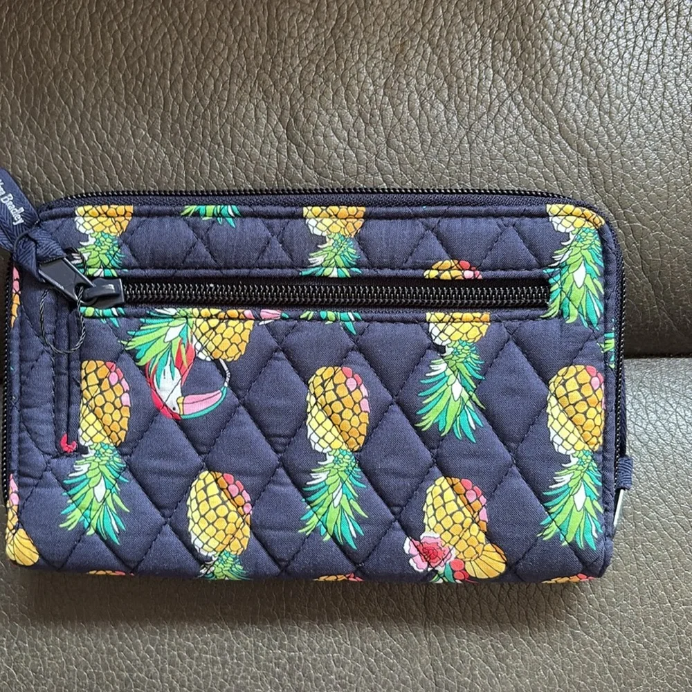 Vera Bradley toucan party RFID Turnlock wallet - Picture 2 of 10